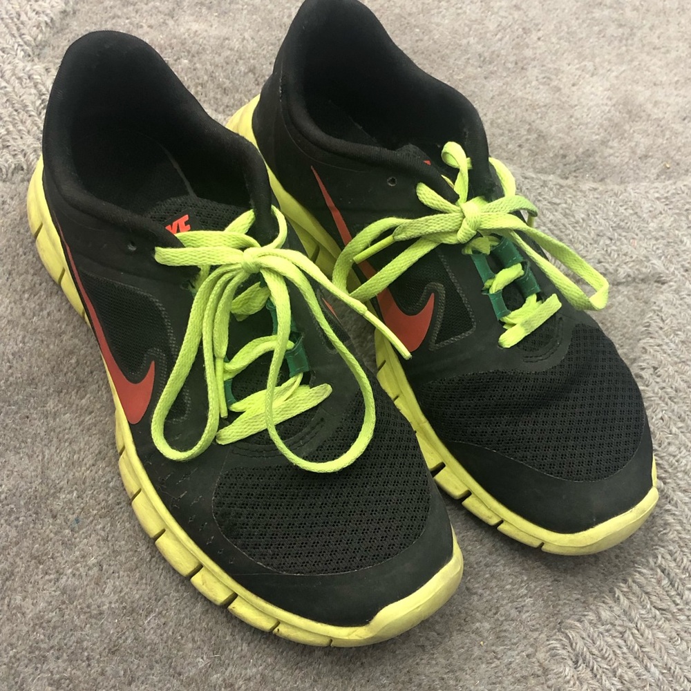 Black and Neon Nike Free Run 3 Gym Shoes - Picture 1 of 3